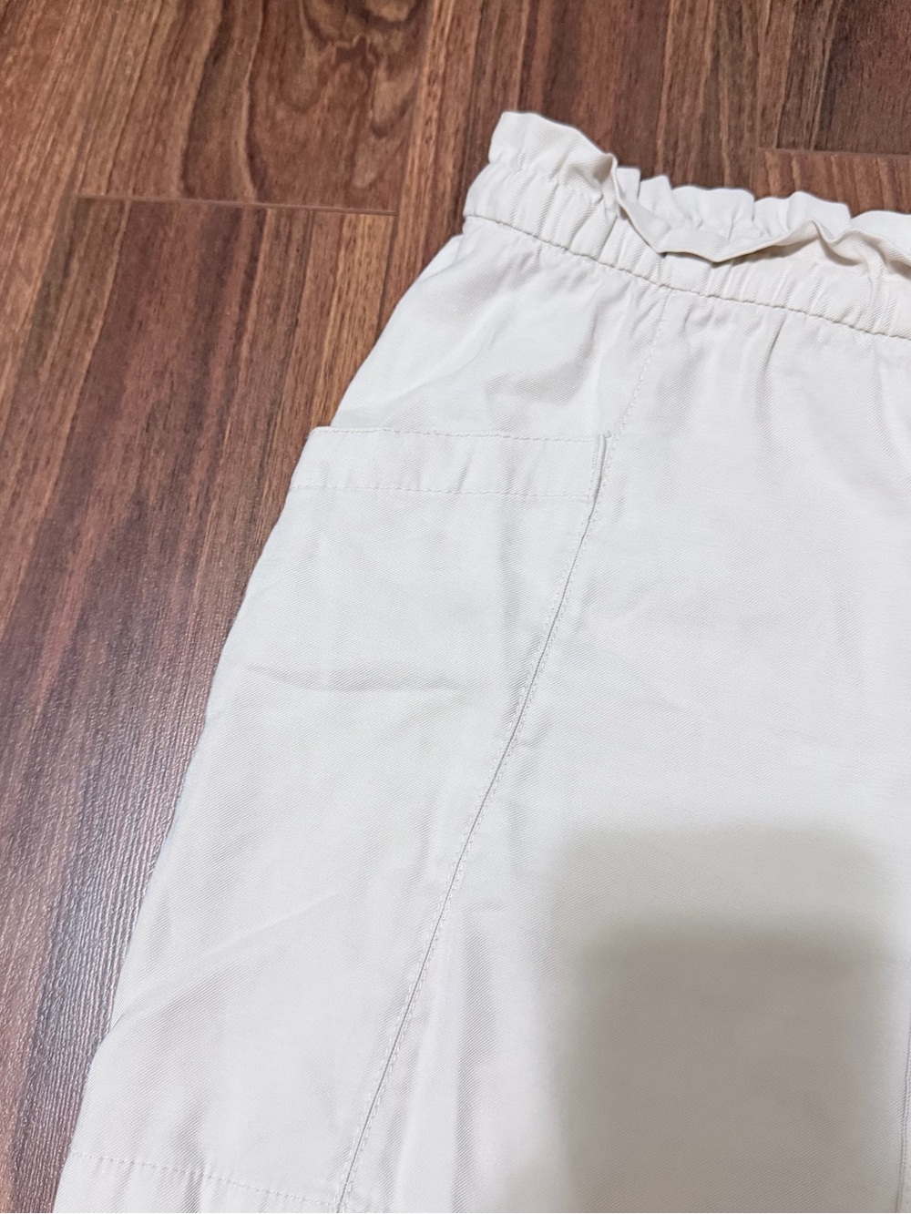 Old Navy Light Cream Drawstring Elastic Waist Shorts - Picture 2 of 4